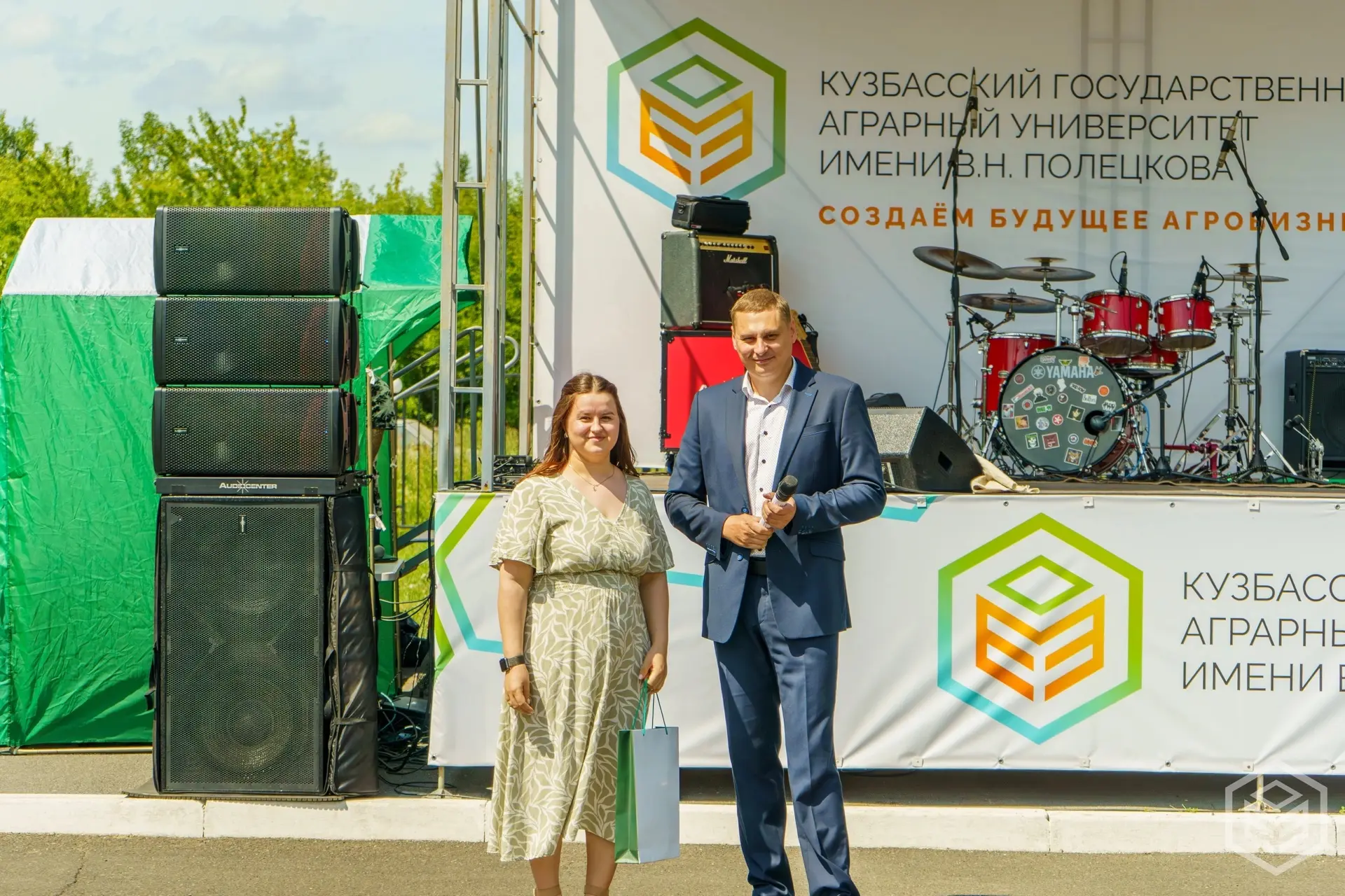 А вы знаете о стипендиальной программе РСХБ?

5 студентов + 1 аспирант нашего вуза, участвующие в ко