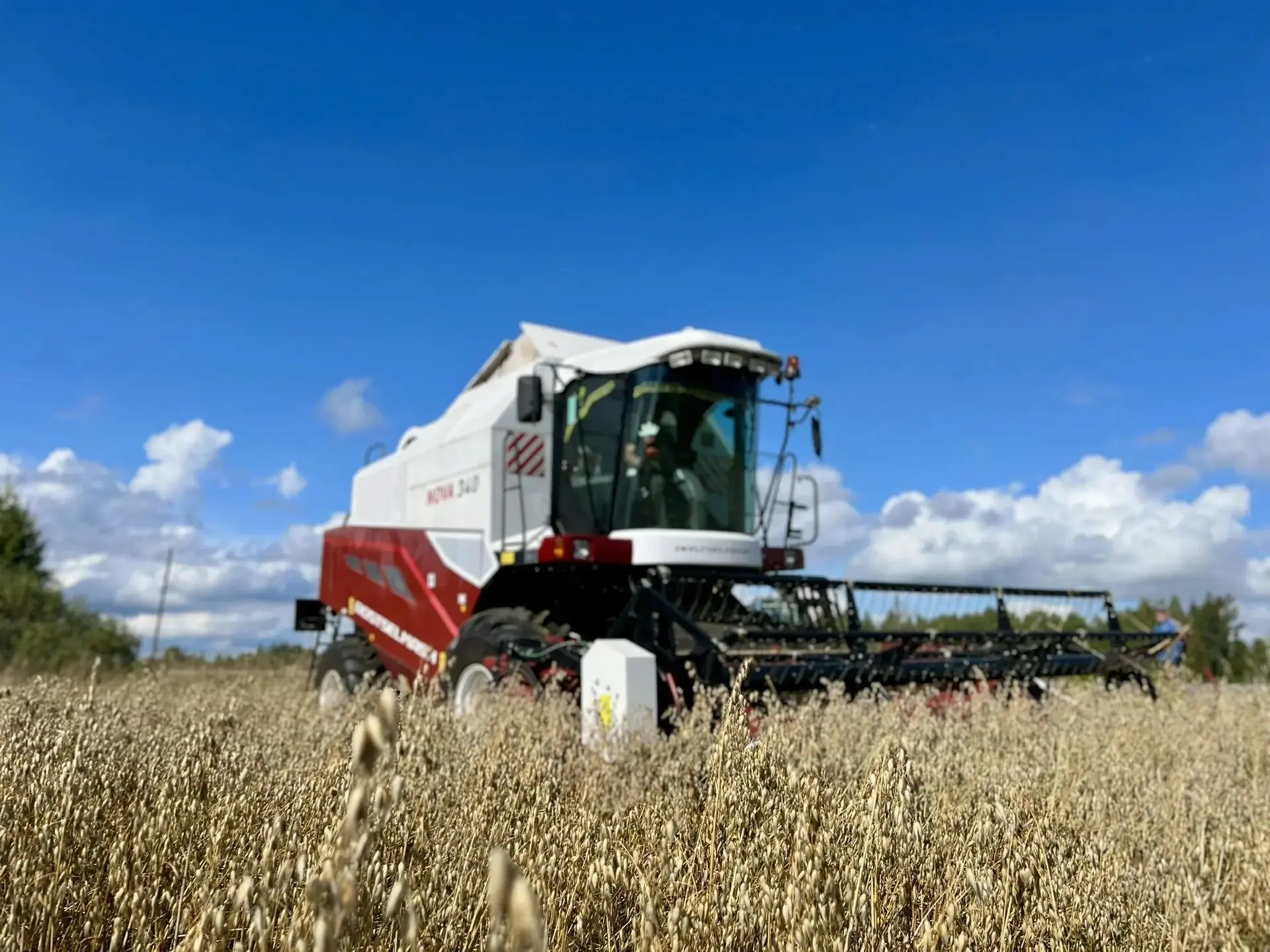 🌾 Сводка с полей: уборочная кампания в самом разгаре! 🌾На полях Козловского многопроф...