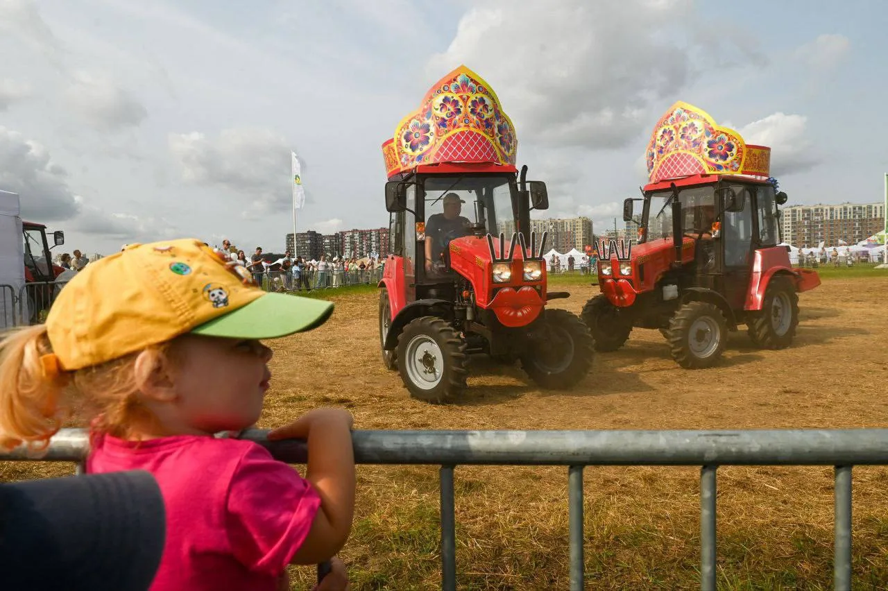 🚜 250 тысяч зрителей посетили чемпионат России по пахоте в Ленобласти.
