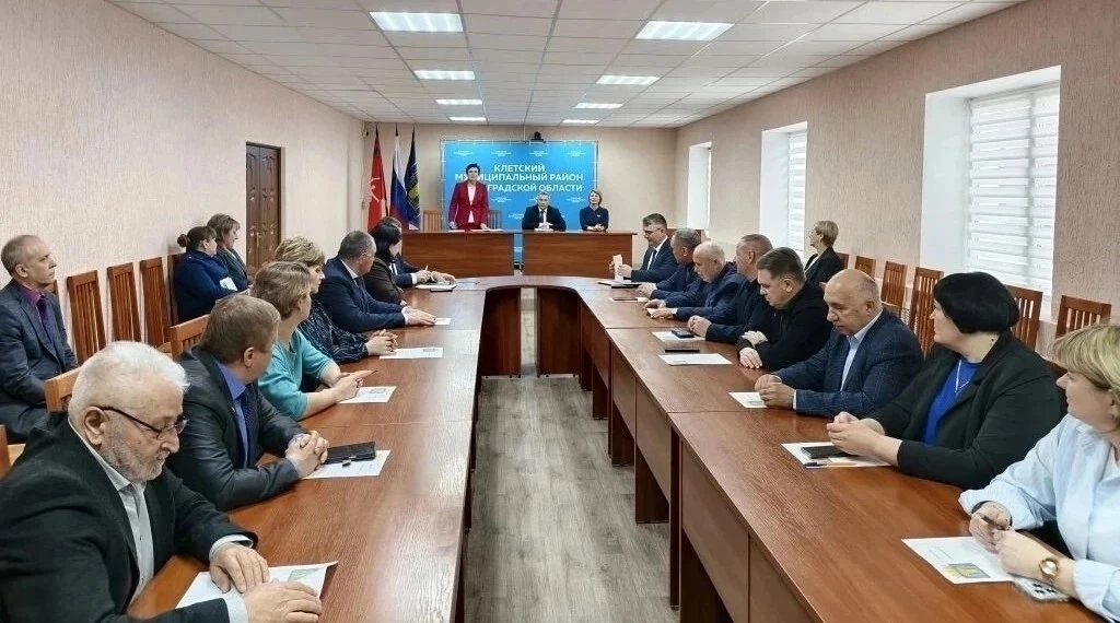 ДУМЫ НА МЕСТАХ