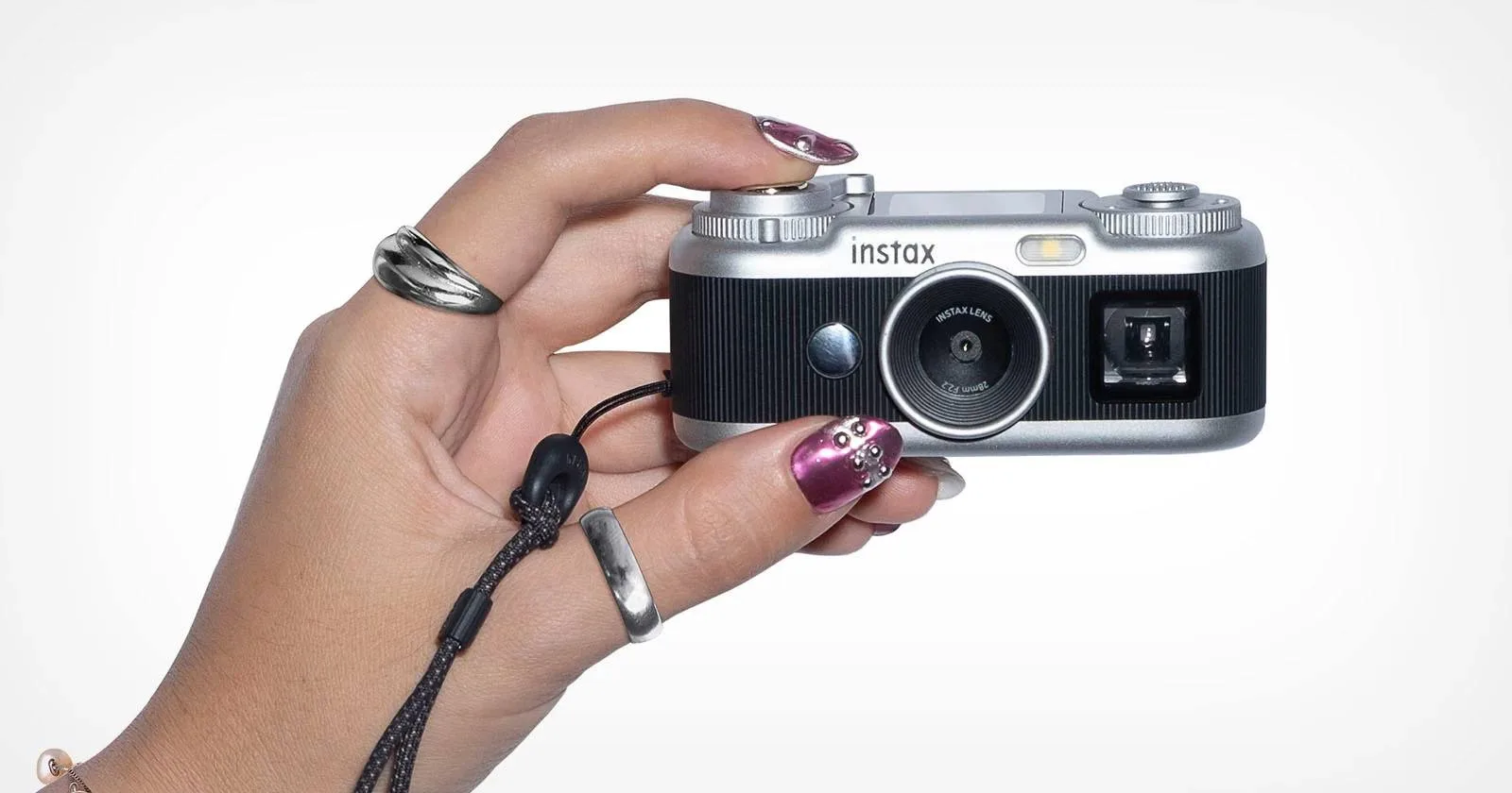 Fujifilm представила компактную камеру Instax Pal 2