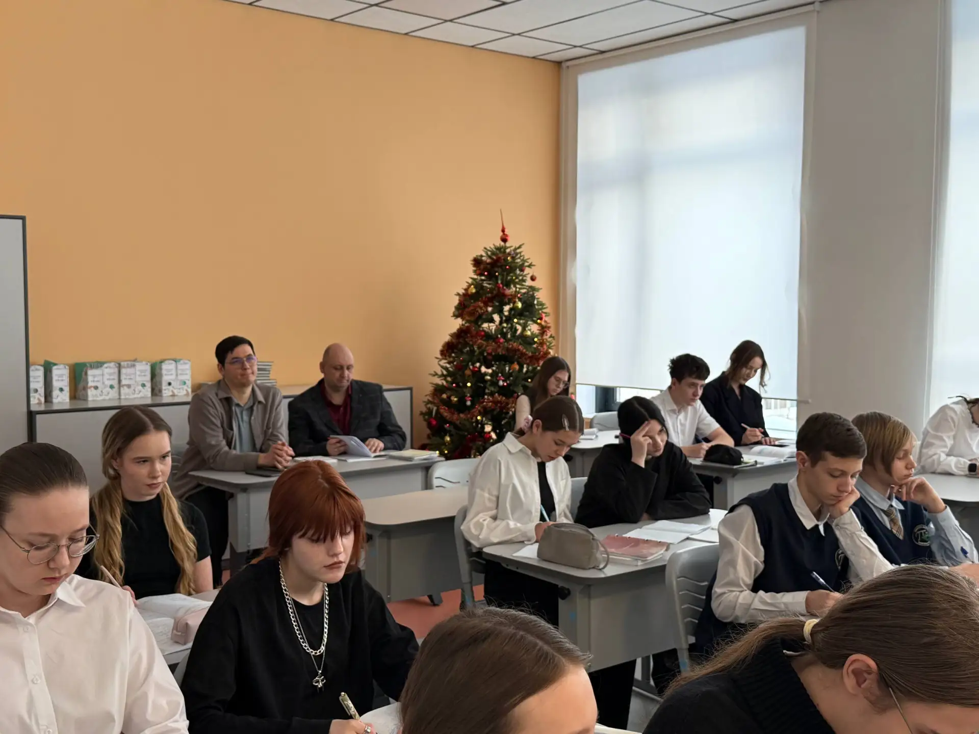 В школе 314 прошло награждение благодарственными письмами лучших учителей, которые провели открытые 