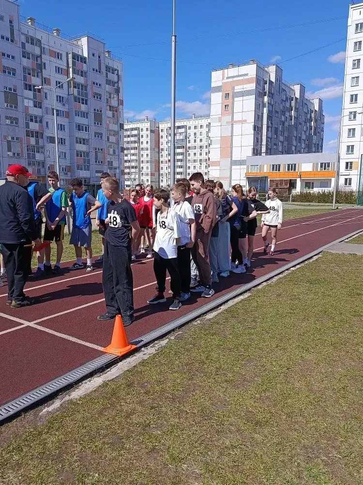 🏅 Ребята из 6б класса приняли участие в президентских спортивных состязаниях!  В программе соревнова
