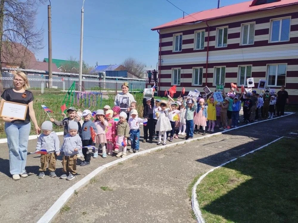 В нашем детском саду прошло торжественные шествие, посвящённое Дню Победы. Этот день - ...