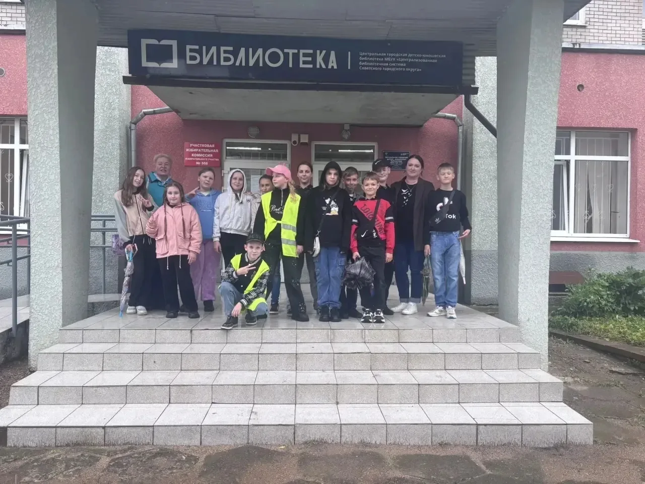 Сегодня в лагере: волшебство и экология! 🌿📚

Наш день был насыщен событиями! Пока одни ребята погр
