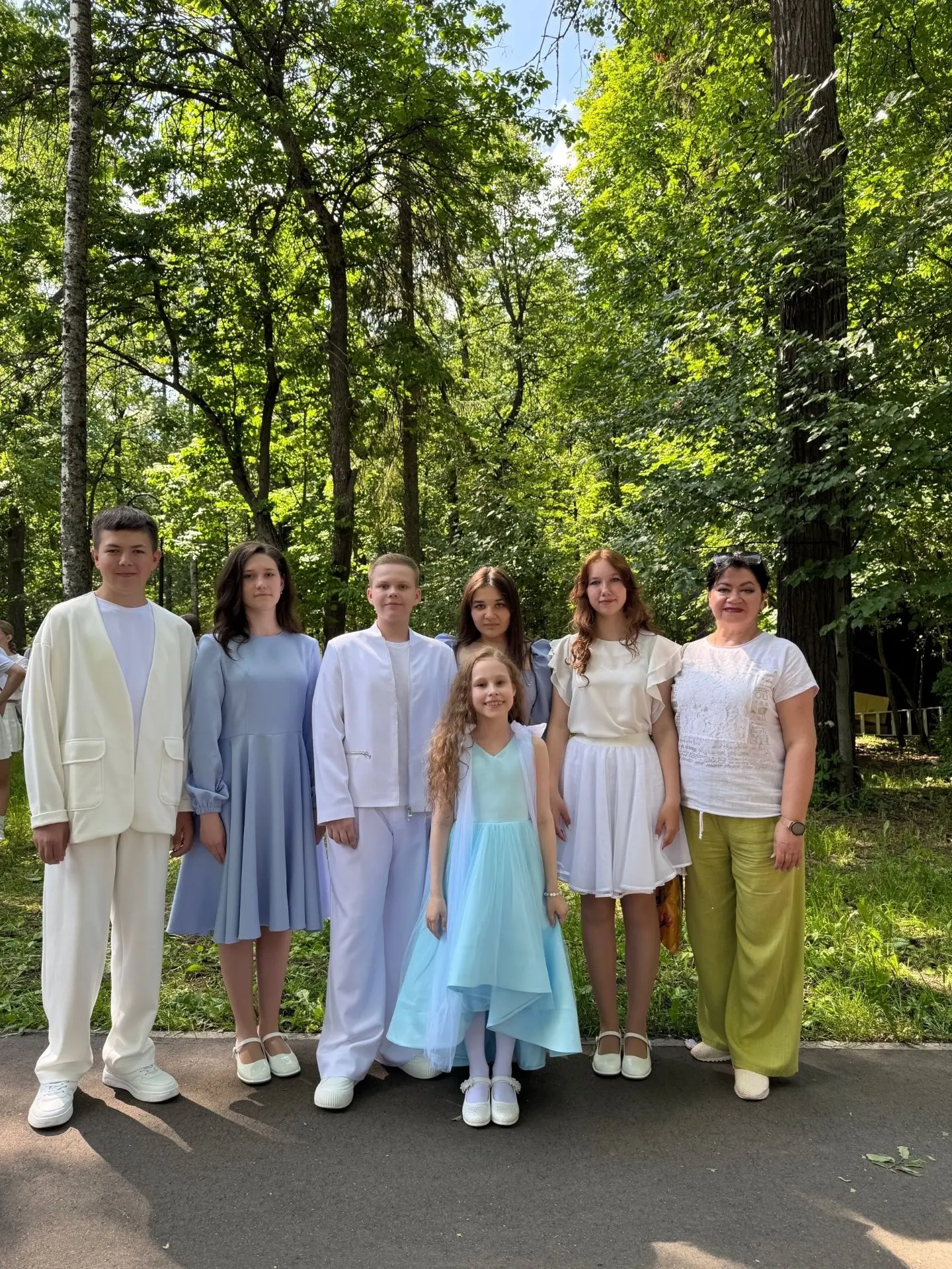 12 июня коллектив «Дети солнца» (рук-ль Устюжанинова Е.Е.) принял участие в праздничных мероприятиях