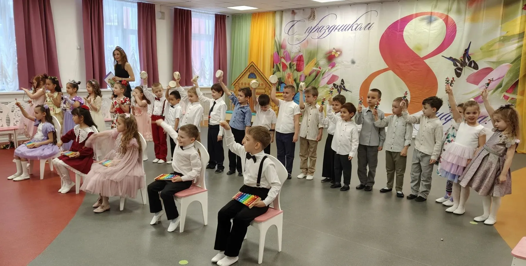 🌞Море улыбок и веселья в начале весны!  ⚘️В преддверии праздника весны и красоты воспитанники старши