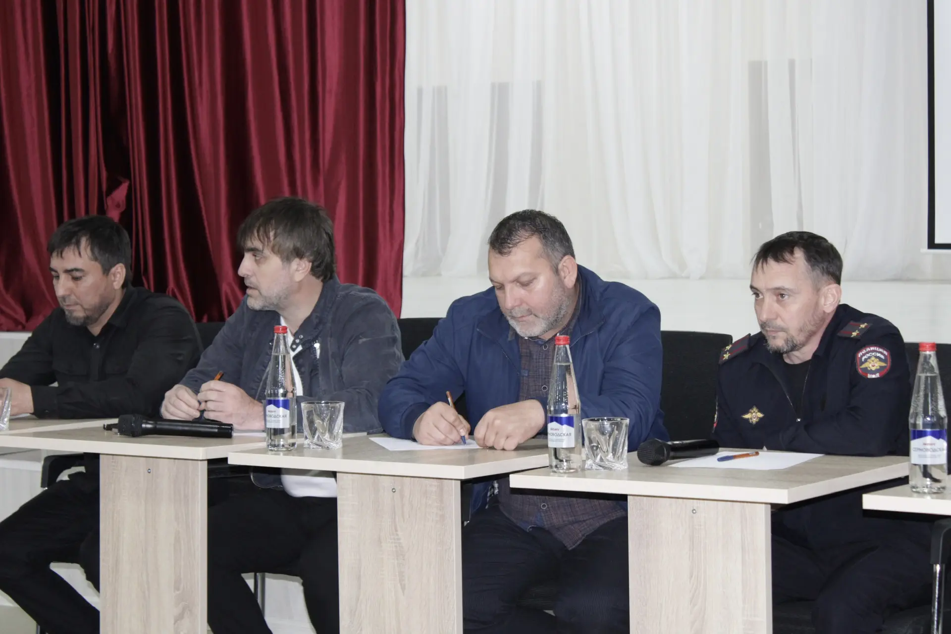 📍В школе прошла встреча родителей с представителями Департамента образования, мэрии, ПДН и префекту