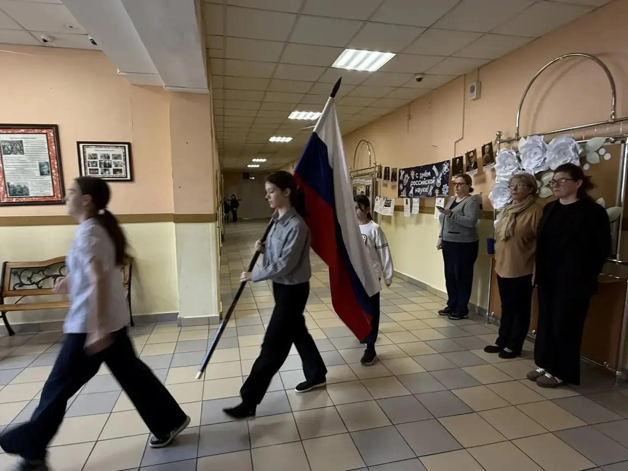 Церемония поднятия флага 🇷🇺  Каникулы позади — и новая учебная неделя по традиции началась с торжест