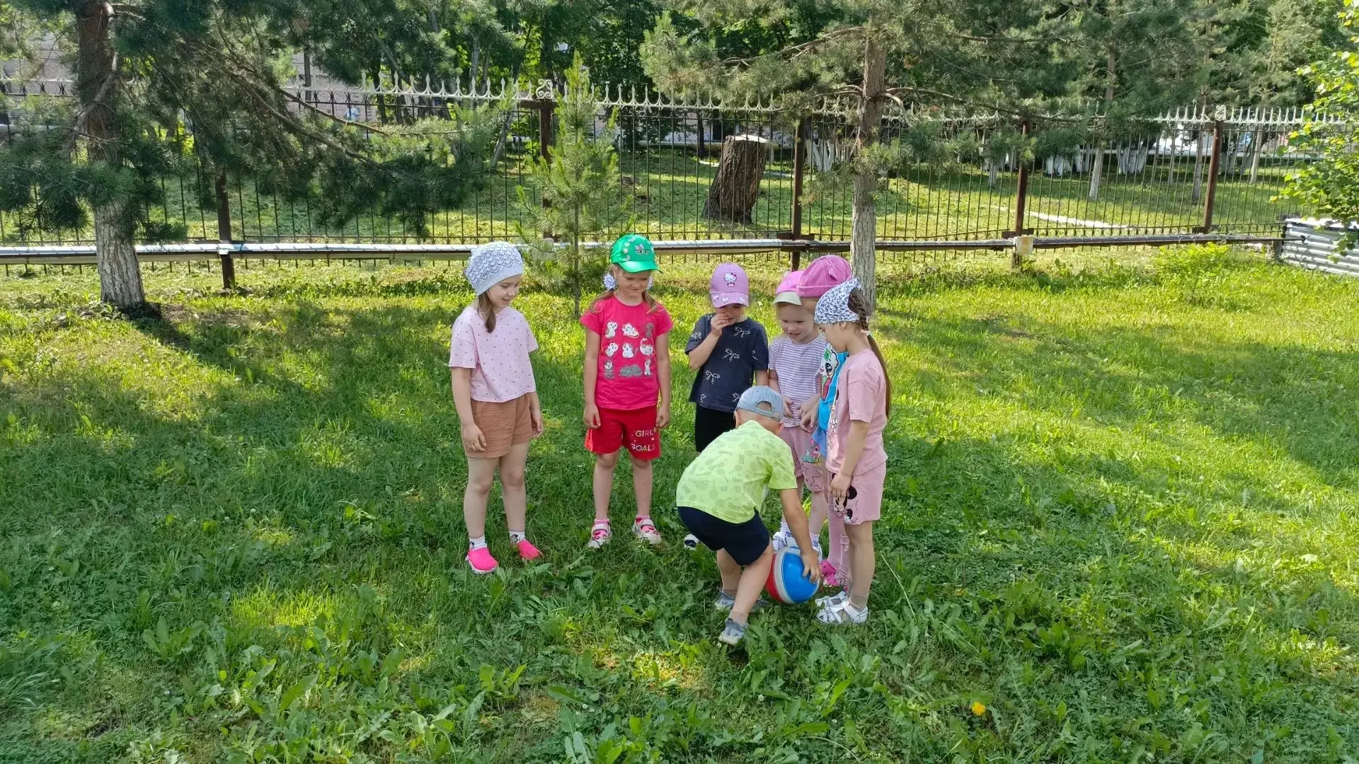 🏕️ Поход? Легко! Даже на участке детского сада!

Кто сказал, что в поход ходят только в лес или в г