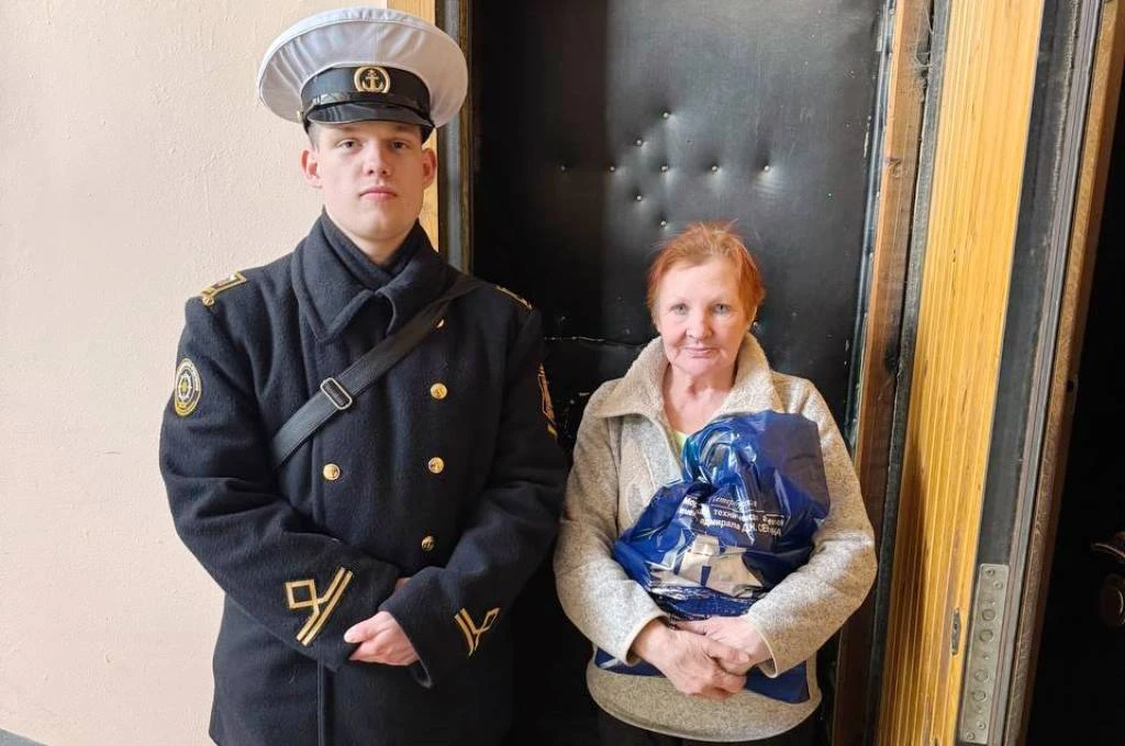 🎖️ Курсанты Морской технической академии имени адмирала Д.Н. Сенявина по доброй традиции поздравили 
