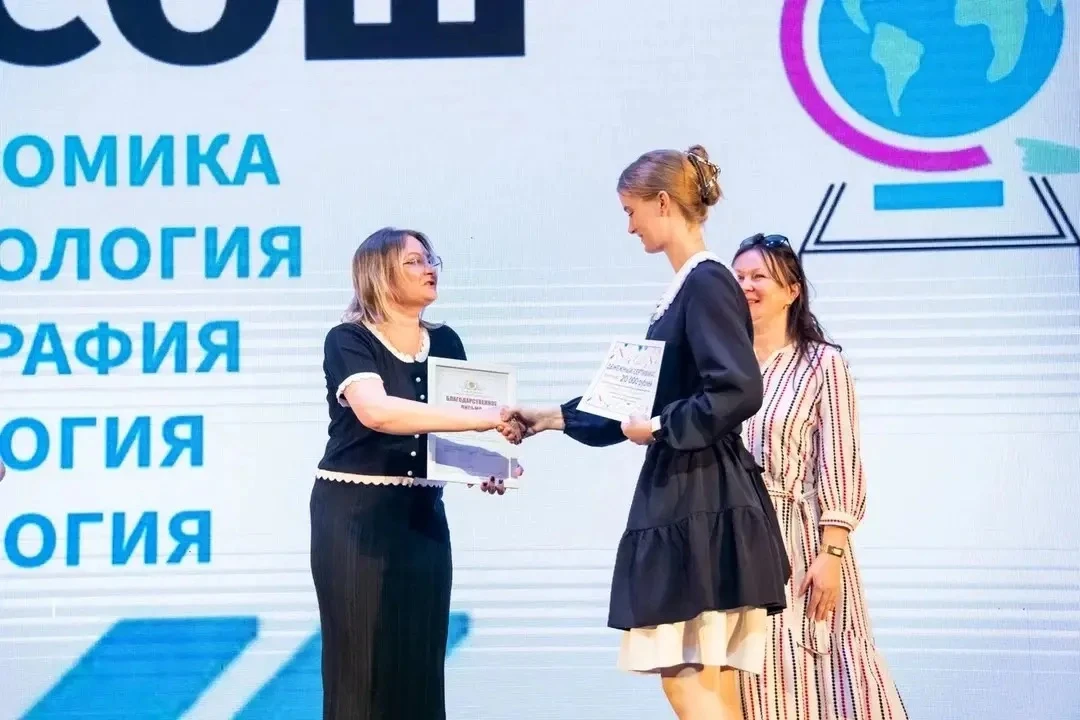 🏆 Гордость школы! Сегодня на церемонии награждения чествовали нашу Татьяну Гусеву. Она взяла призово