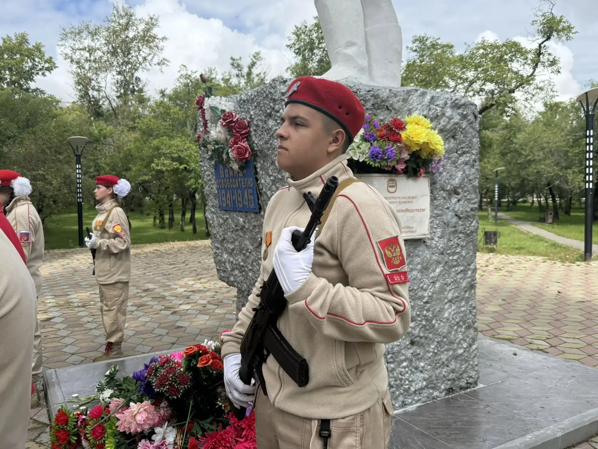 «Свеча памяти»: школьники Белогорска почтили подвиг героев