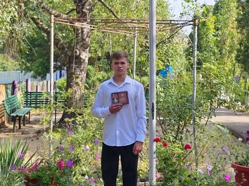 Сыну вручили орден отца