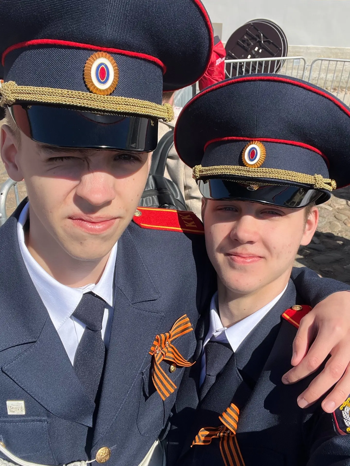 СКВОЗЬ ДЕСЯТИЛЕТИЯ - ВЕРНЫ ПОБЕДЕ  Три поколения. Одна история. Одна Победа🇷🇺.  🗓️ 8 мая наши 🧑🏻‍🎓 👩