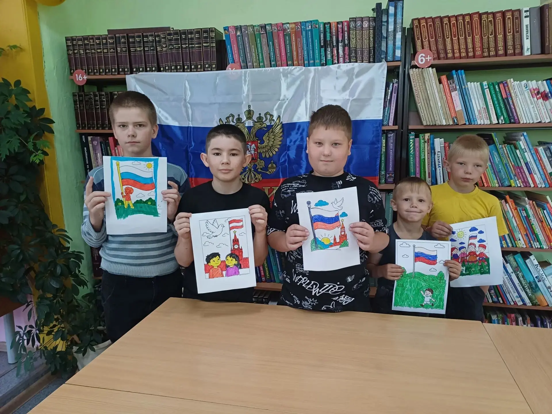 Под флагом России: вместе мы сильнее