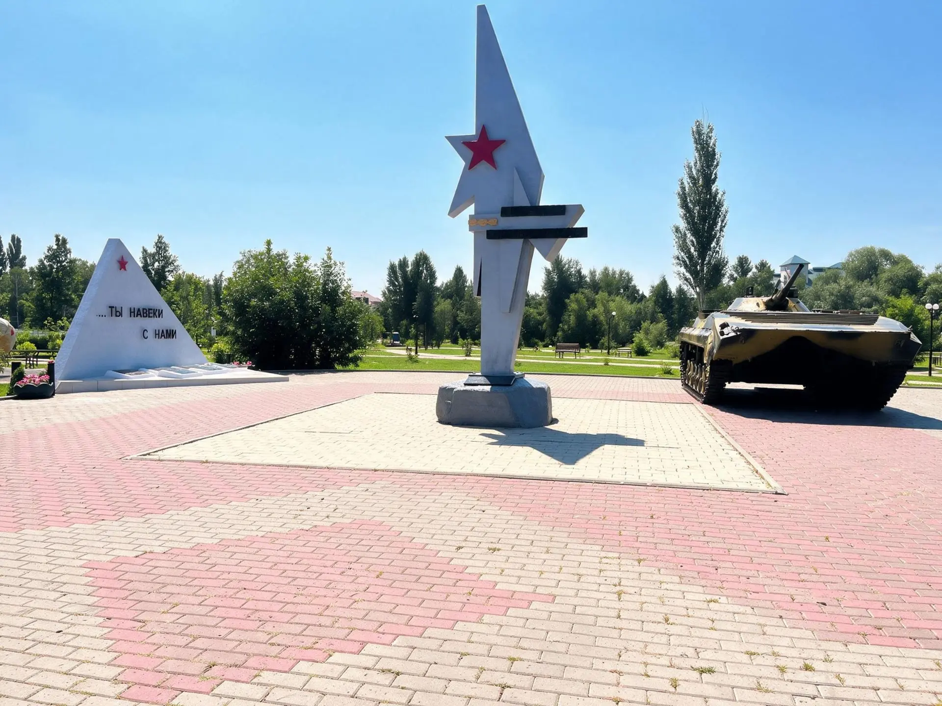🪂 2 августа, в День воздушно-десантных войск России, в Детском парке города у памятника воинам-инте