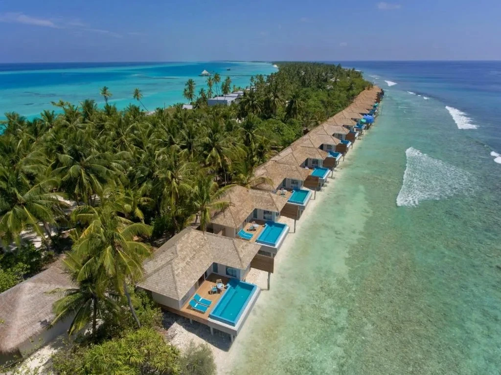 🩵Мальдивы для тех, кто хочет больше, чем просто отдых

📍Kandima Maldives 5* — стильный курорт сред