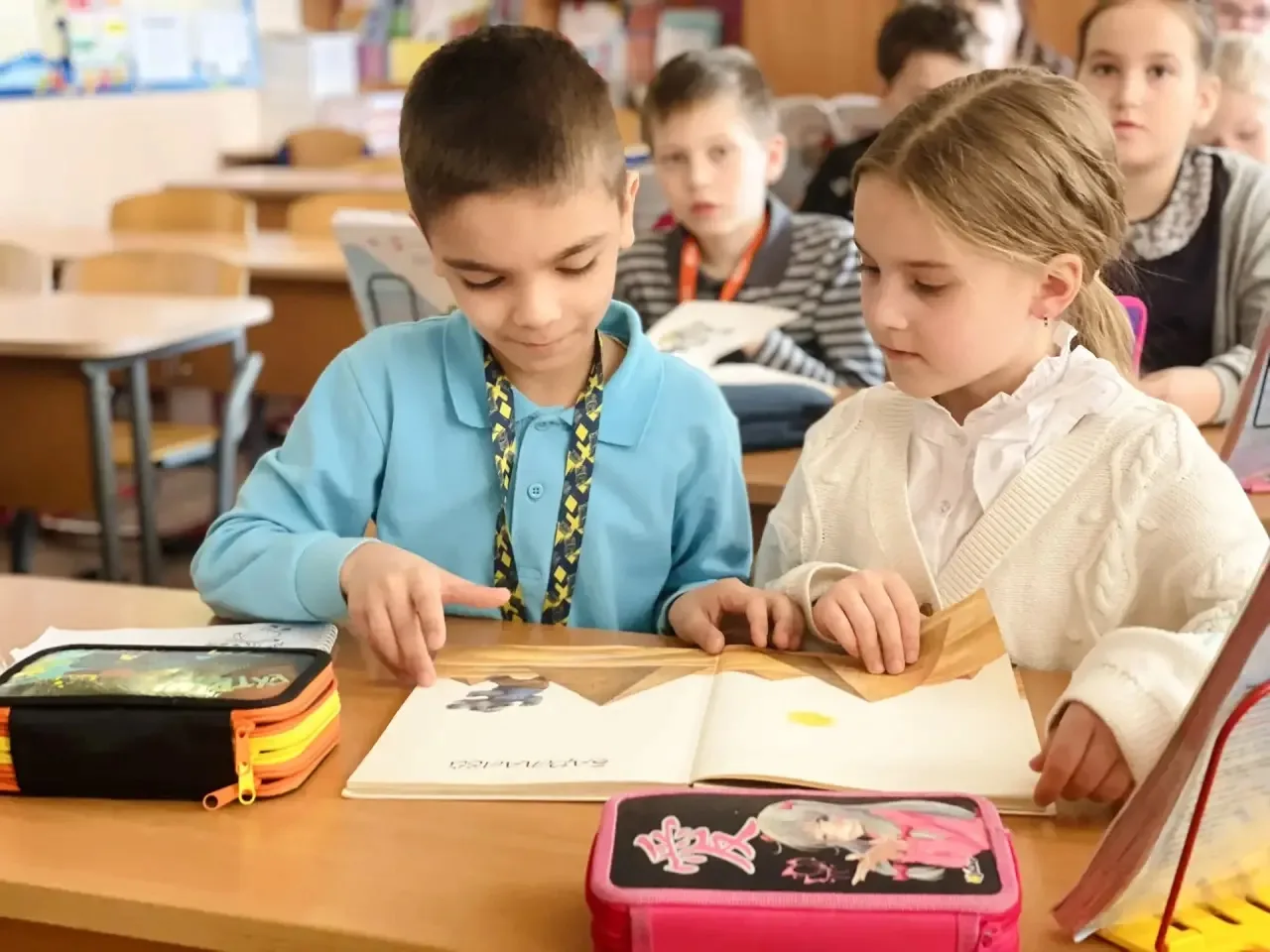 📚 «Мир фантазии и рифмы»  В нашей школе прошло мероприятие, посвящённое Всемирному дню поэзии ✨  Реб