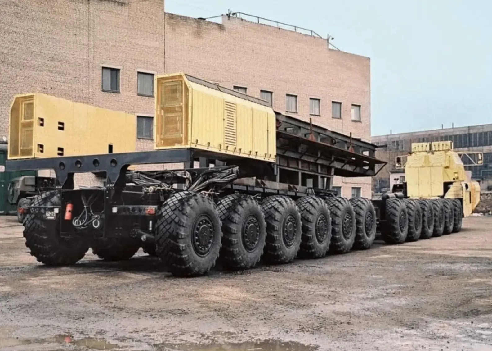 🚛 24 колеса. Ни одной коробки передач. Длина, сопоставимая с высотой девятиэтажного до...