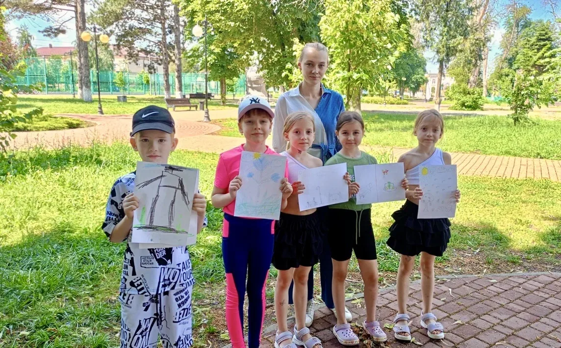 🎨Ребята из творческого объединения «Жар‑птица» Дома творчества под руководством Анастасии Александр