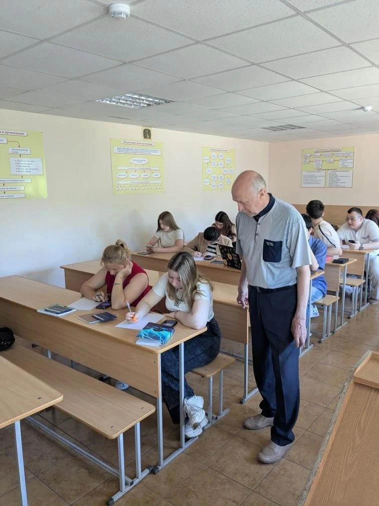 👥Студенты 3 курса очно-заочной формы обучения направления подготовки «Экономика» (профиль «Бизнес-а