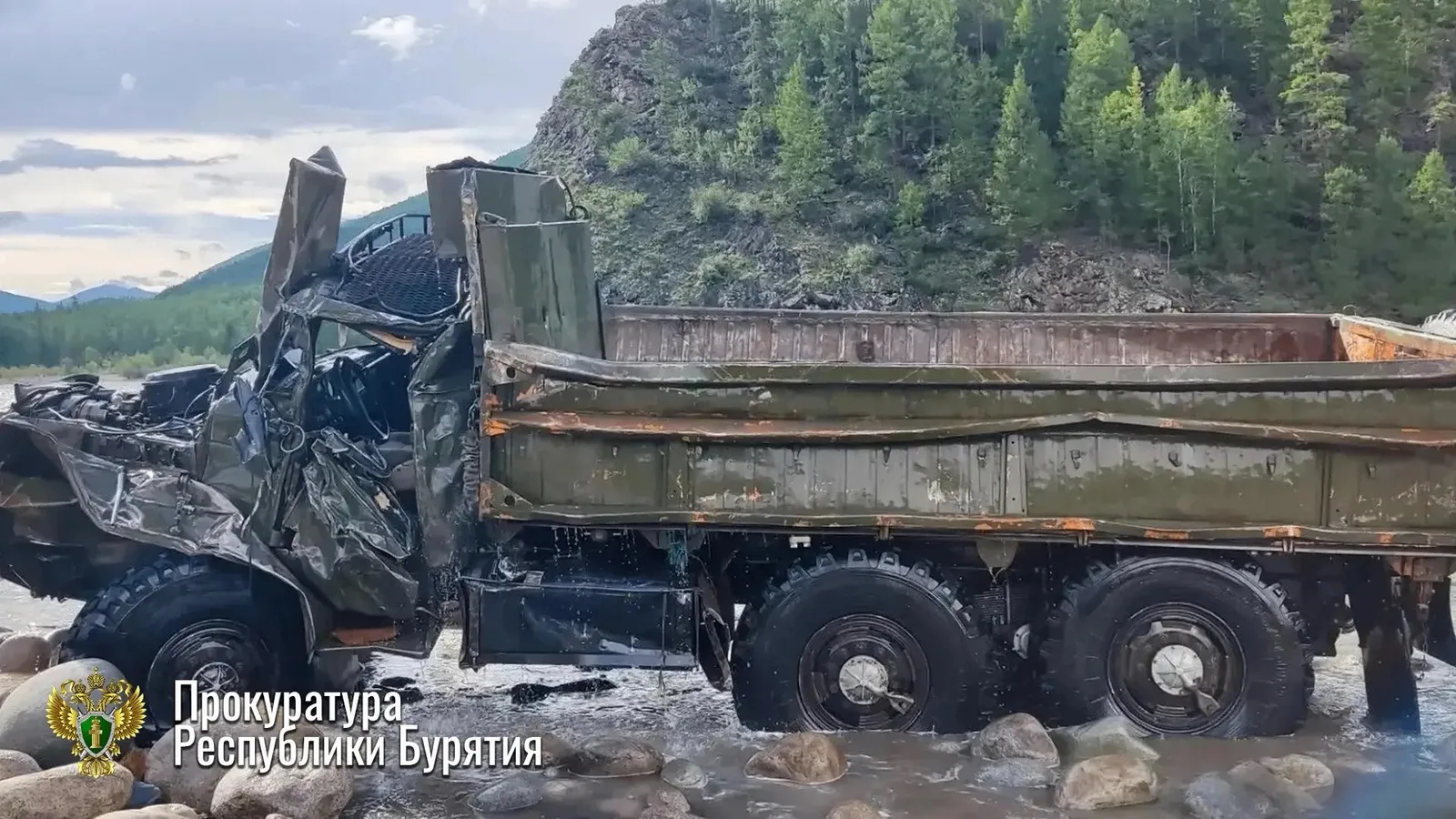 Прокуратура Бурятии опубликовала фото с места происшествия в Муйском районе, где переве...