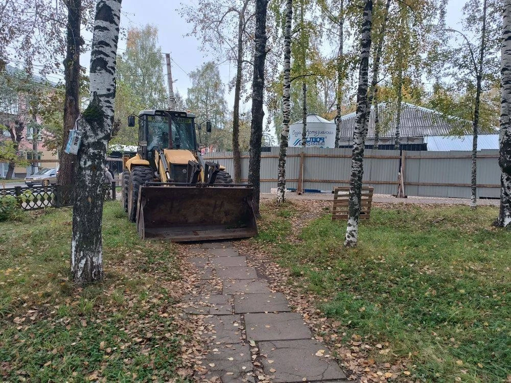 В Кирове идёт благоустройство сквера на улице Щорса – территорию превращают в пространс...