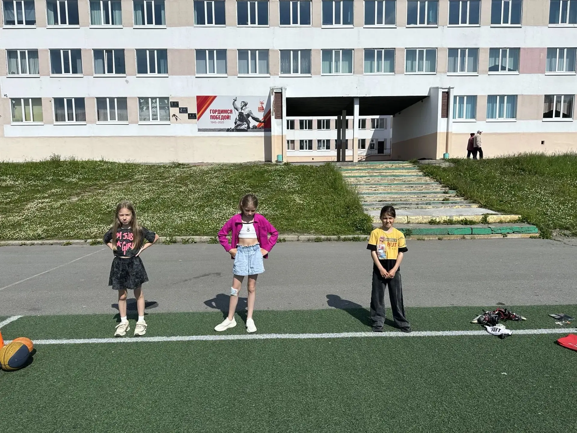 Лето! В Магадане лето!

Ловим солнечные дни! На универсальной площадке стадиона занимаются спортсмен