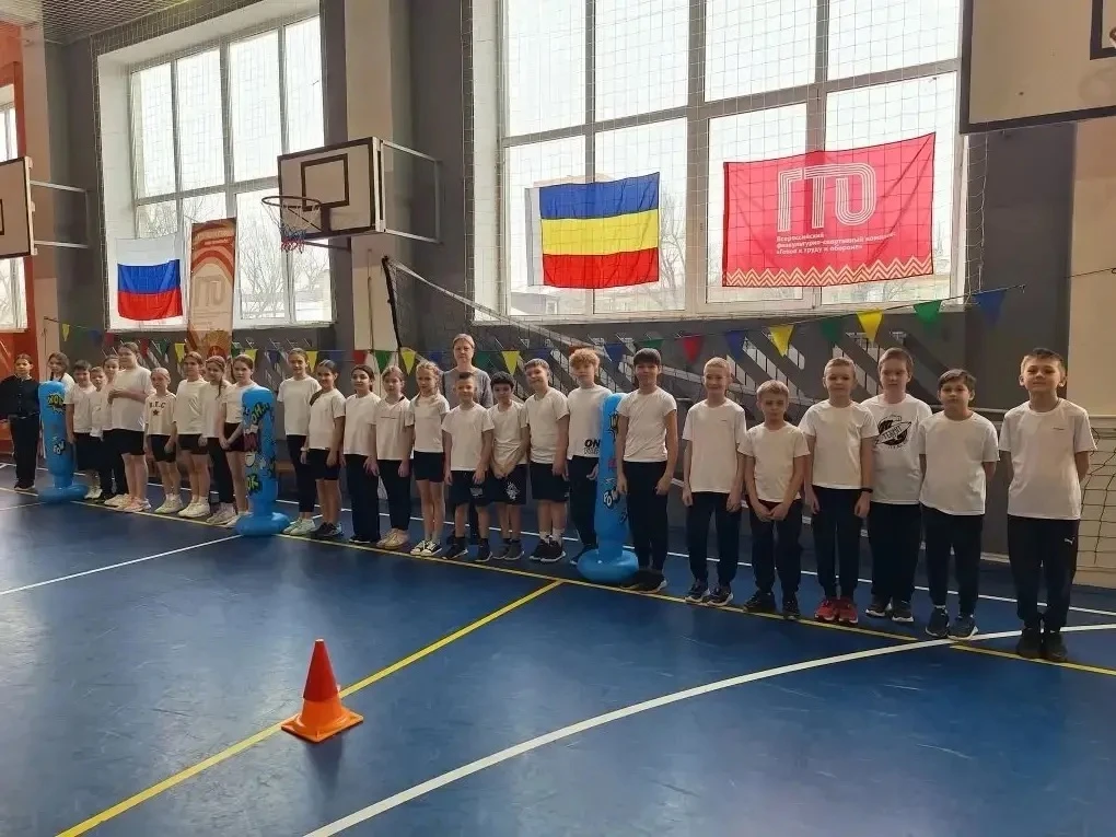 Готов к труду и обороне!  12 февраля в школе проходила сдача нормативов ГТО.   💪🏻Первыми эстафету вз