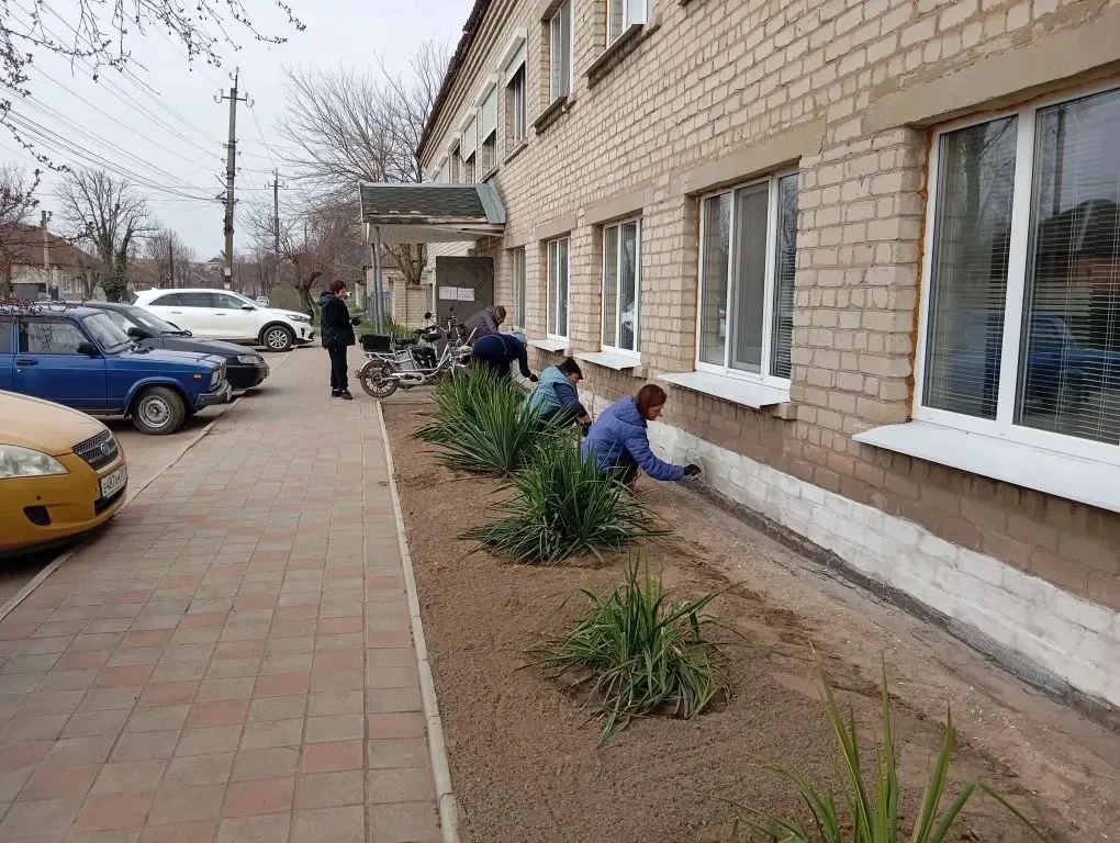 Сегодня наш коллектив посвятил день заботе о внешнем виде и порядке территории. 🍃