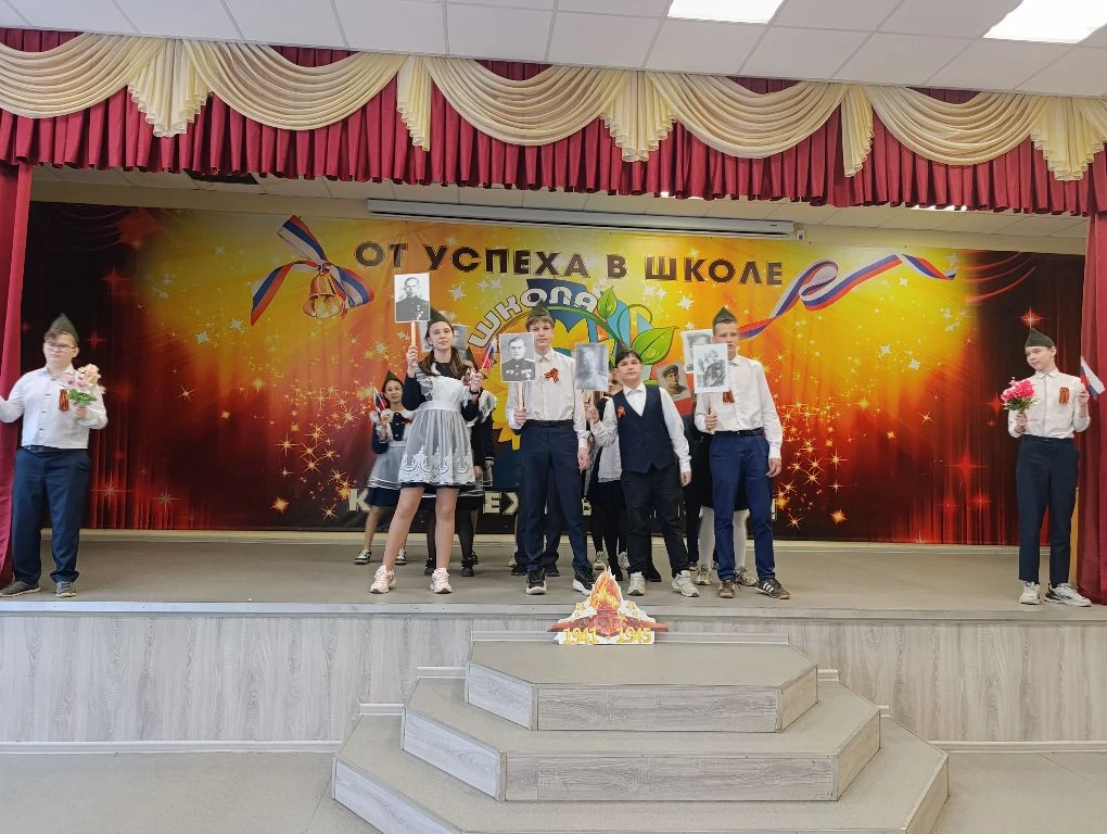 🕊️ Герои рядом с нами  Учителя и ученики 2 корпуса приняли участие в международной акции «Бессмертны