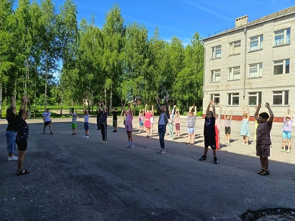ПОНЕДЕЛЬНИК В ПРИШКОЛЬНОМ ЛАГЕРЕ💫

☀ Вчерашний день в лагере «Солнышко» получился по‑настоящему нас