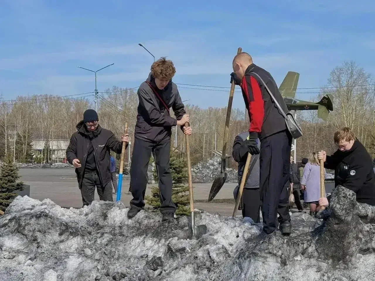 Подводим итоги дня.  Провести несколько часов на свежем воздухе решили студенты Транспортно-технолог