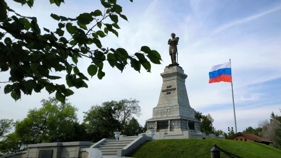 Белый, синий, красный. Цвета на нашем символе страны 🇷🇺