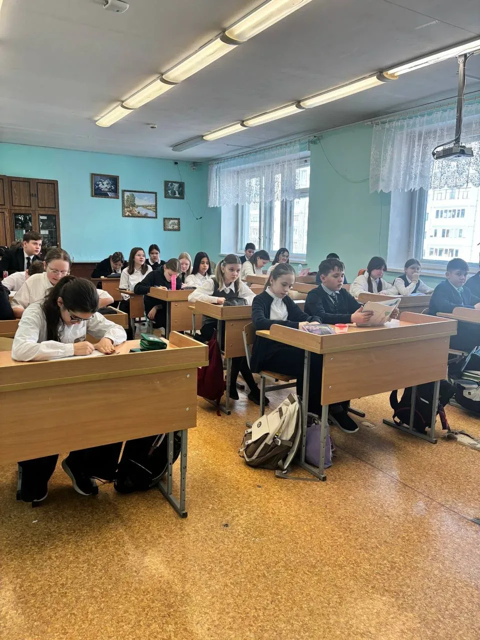 Сегодня в нашу школу приходили студенты из медицинского училища для профилактических бесед с ребятам