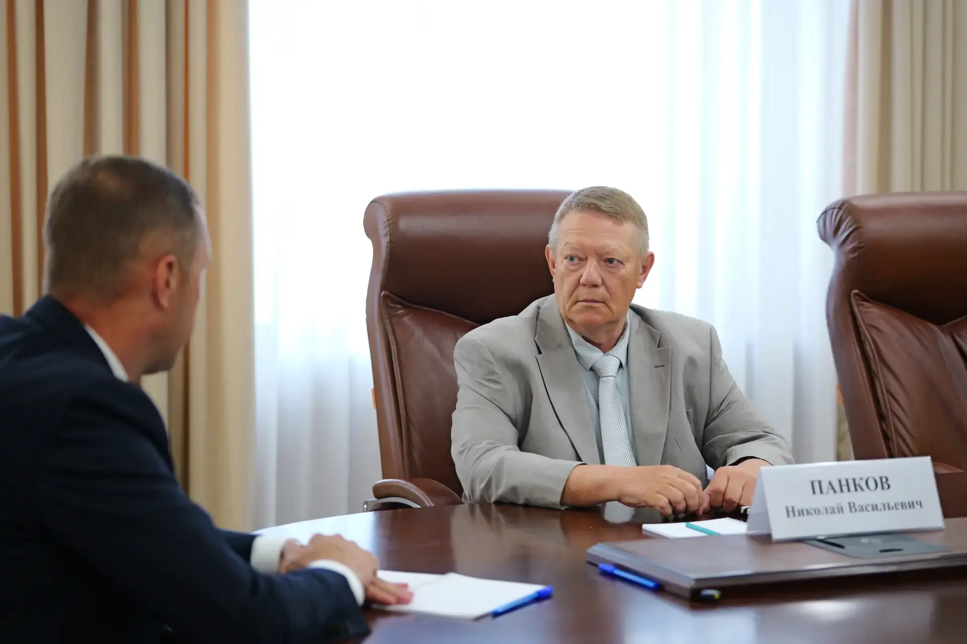 РОМАН БУСАРГИН ОБСУДИЛ ВОПРОСЫ РАЗВИТИЯ МУНИЦИПАЛИТЕТОВ С НИКОЛАЕМ ПАНКОВЫМ

Губернатор Роман Бусарг