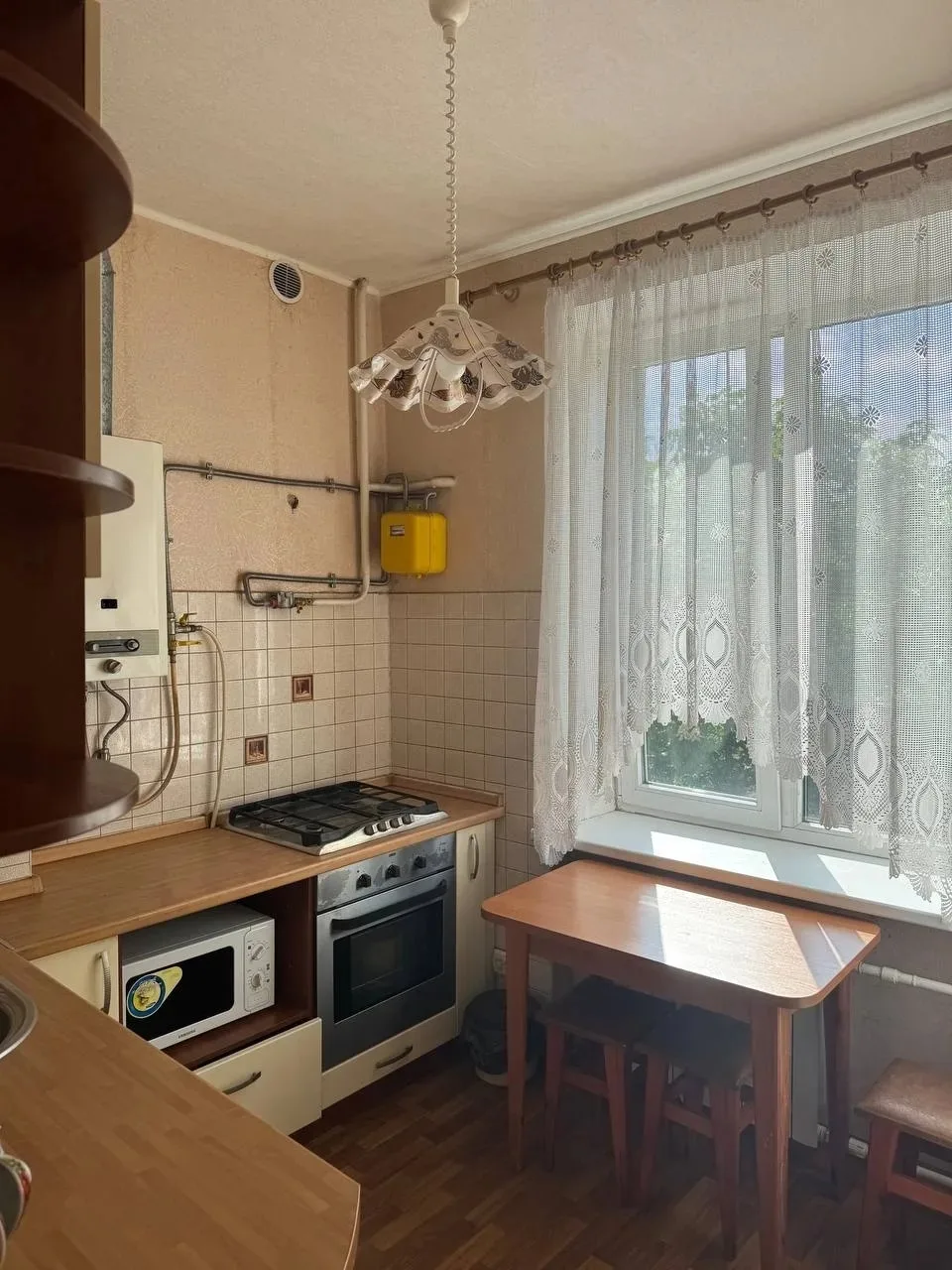Продам 2-х ком. кв-ру, ул. Пушкинская 15, 2/4. Квартира не угловая, окна пластик, новая проводка, ко