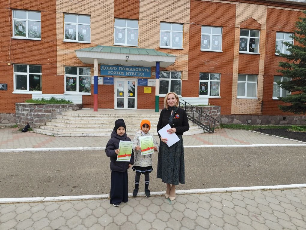 Новый понедельник — новое вдохновение! Сегодня наша школьная неделя началась с торжеств...