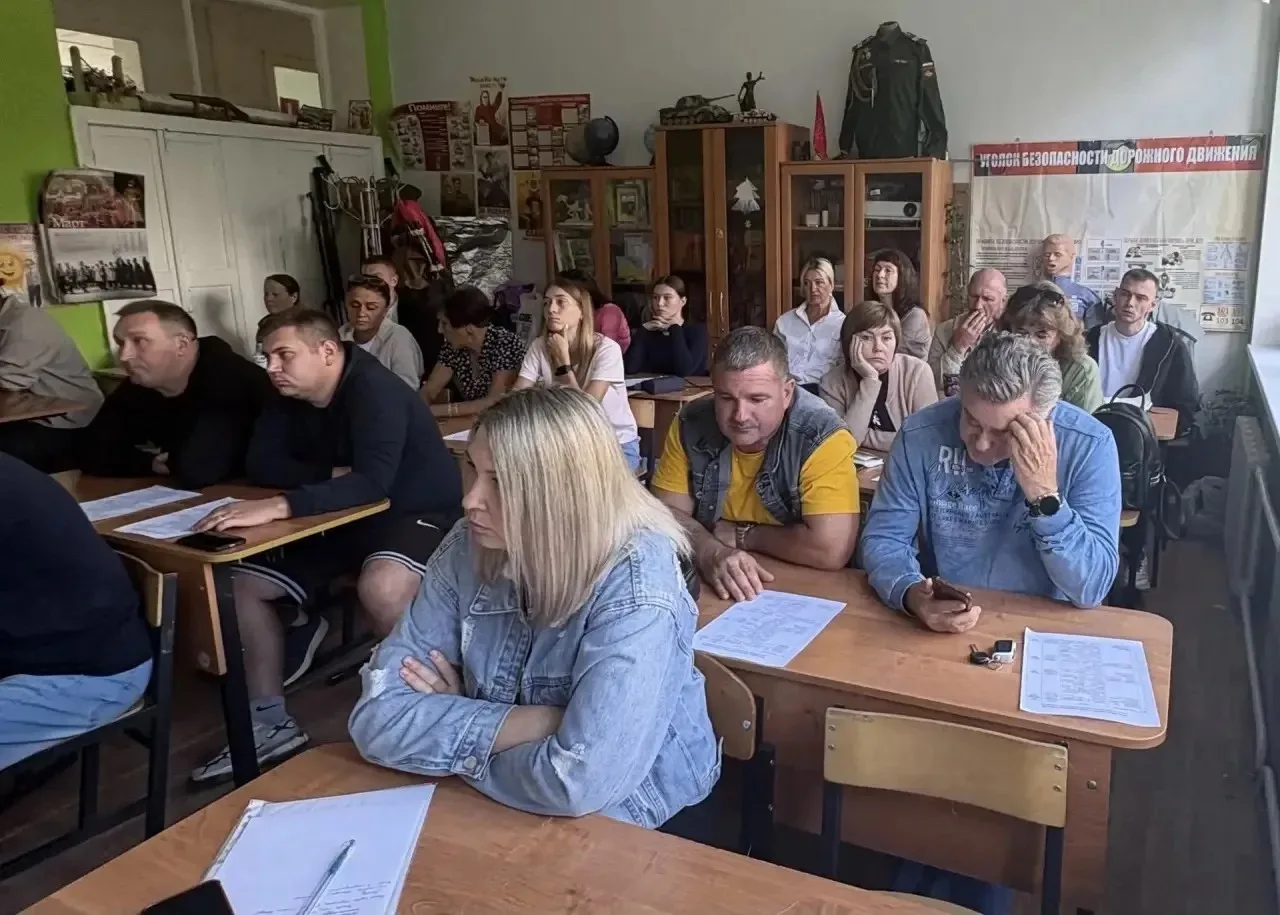 📌 Учителя начальных классов и физкультуры готовятся к новому учебному году