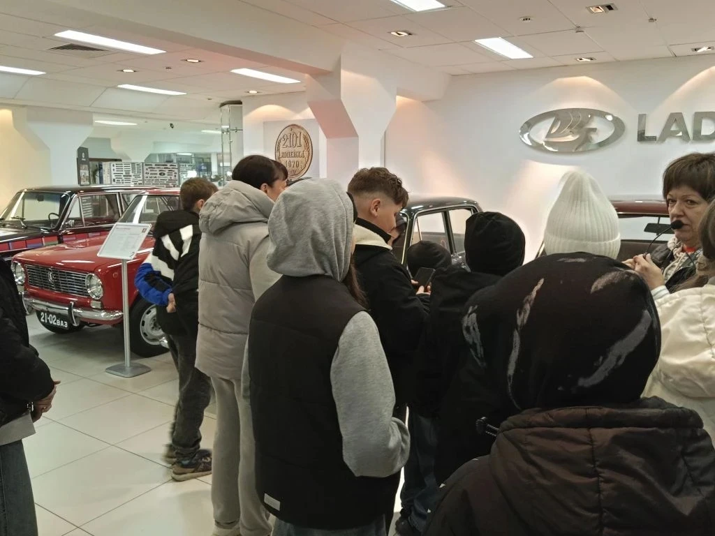 🚗 Незабываемое путешествие 5 «В» класса в Тольятти!  Наш 5 «В» отправился в настоящее приключение — 