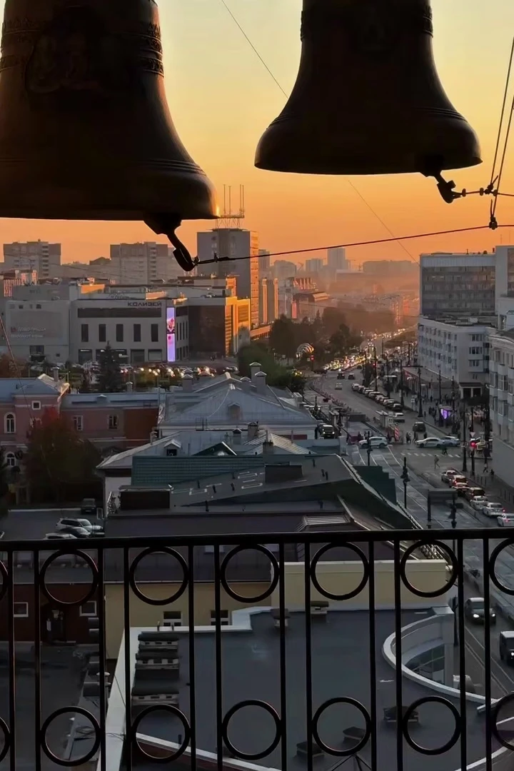 🔔 Красивый вид на закат в Перми с колокольни церкви Рождества Богородицы