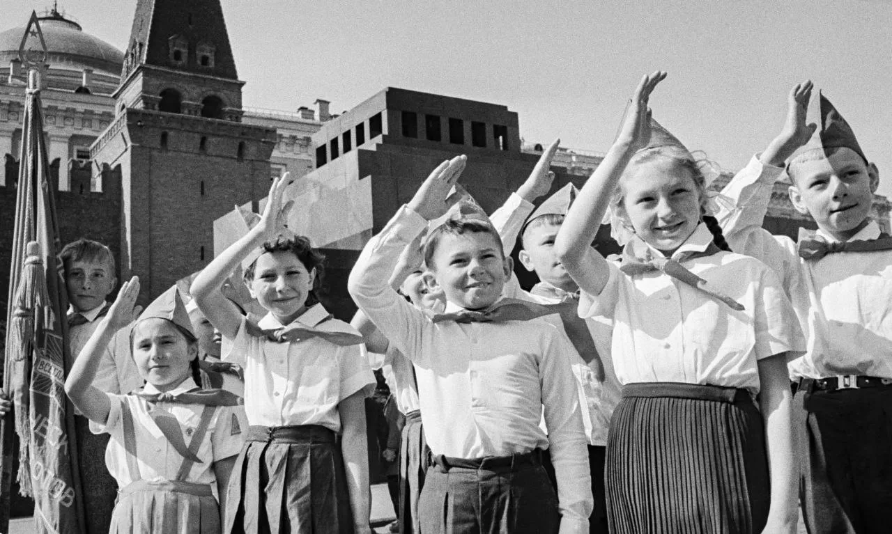 🤍 19 мая отмечается День пионерии!  💙 Именно в этот день в 1922 году была основана пионерская органи