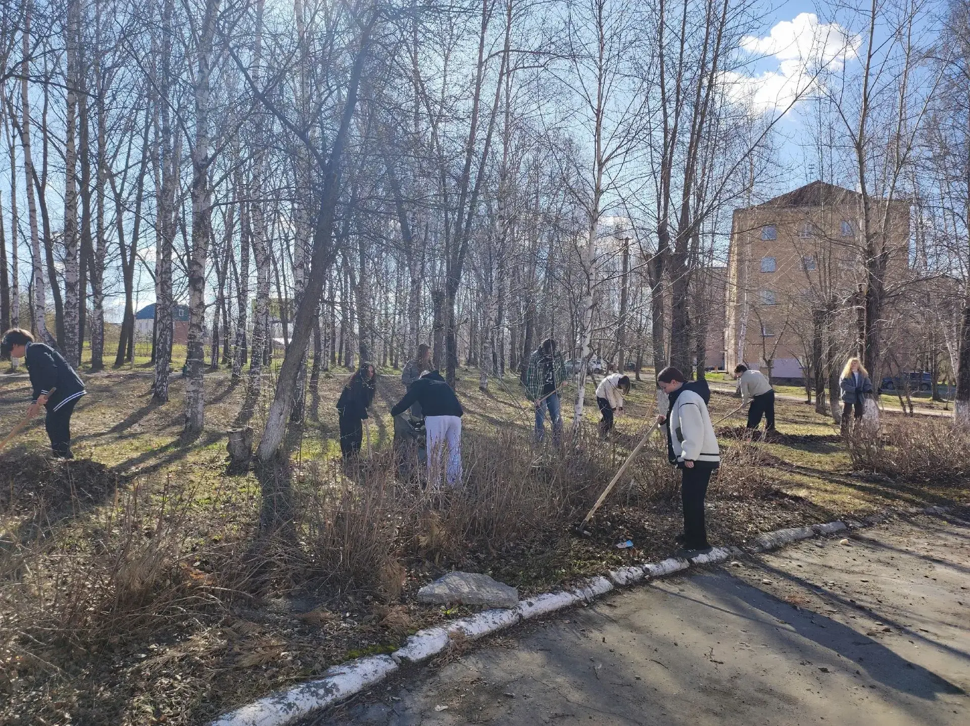 Субботники на ФЕМИ: делаем мир чище! 👥🧹29 и 30 апреля студенты и преподаватели факультета естествозн