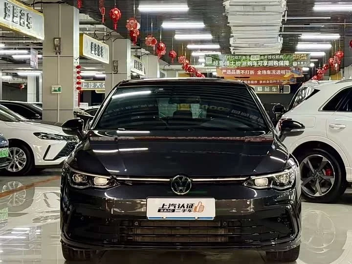 🚘 Volkswagen Golf R-Line Lite 

Объем: 1.4 турбо (150 л.с.)
Год выпуска: 2023
Комплектация: R-Line 
