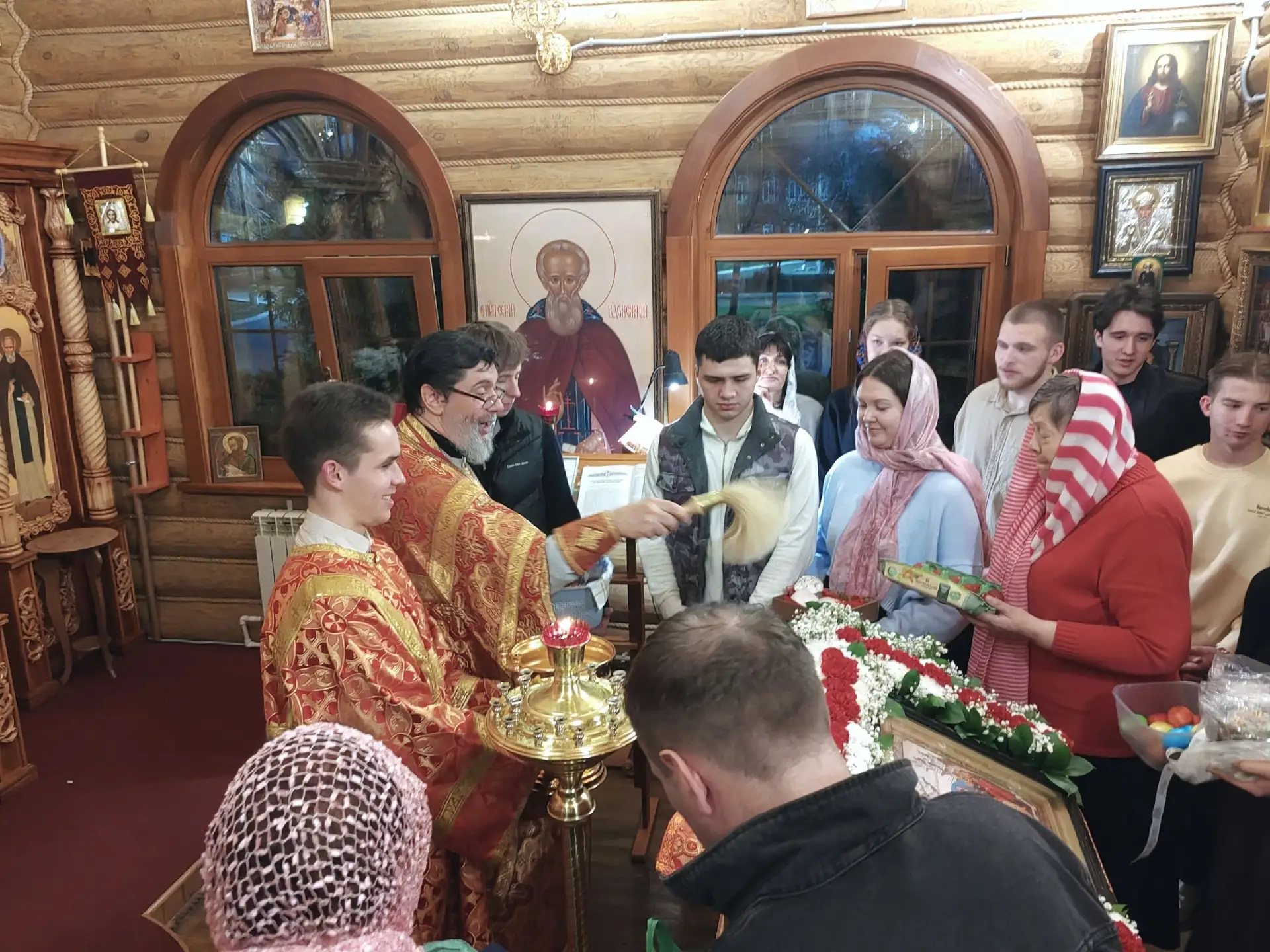 🕊 В ночь Светлого Христова Воскресения в храме преподобного Сергия Радонежского, расположенном на те