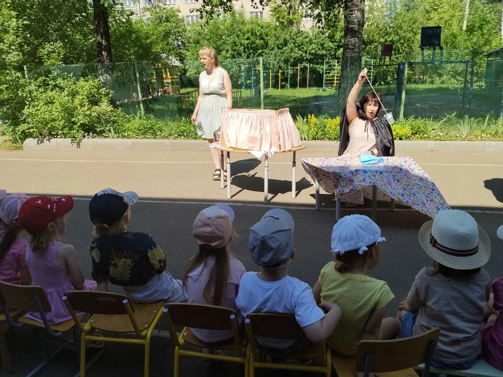 🎉В детском саду прошло мероприятие "В стране волшебных фокусов" 
👩‍🎓Неожиданно под веселую музыку