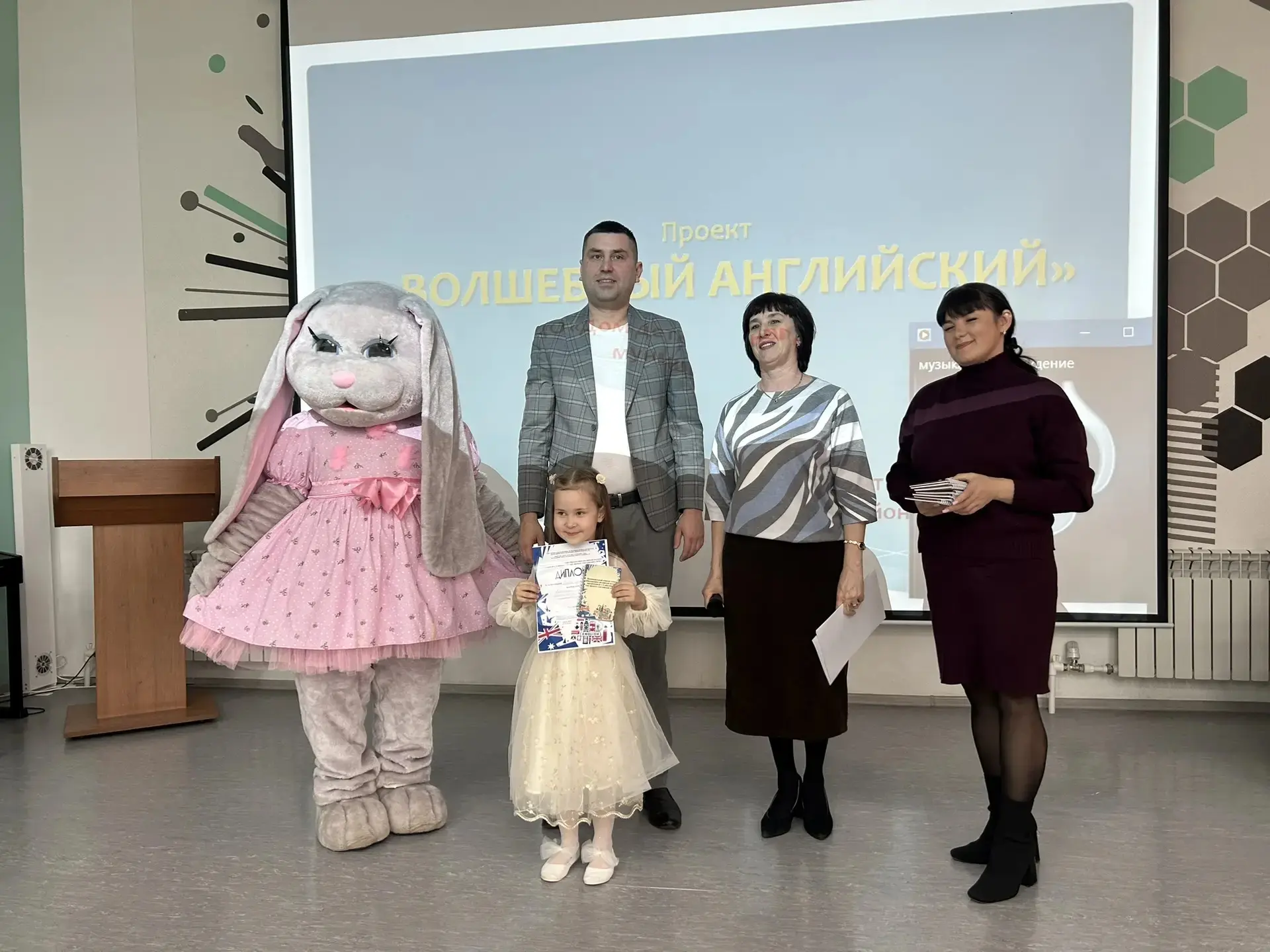 Английский с улыбкой: праздник поэзии в ЦДТ «Квантум»!