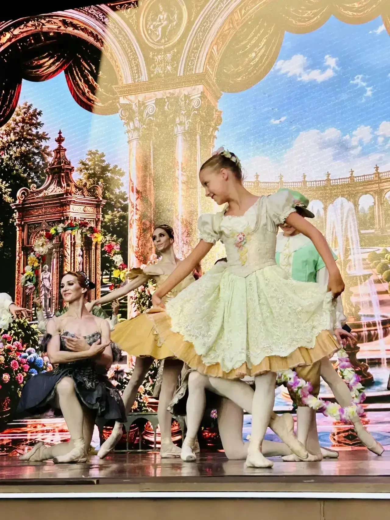 Искусство не уходит на каникулы! 🎭

Пока кто-то наслаждается летним отдыхом, наши талантливые учени