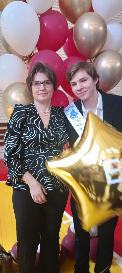 🔔 Сегодня отзвенел el último timbre у моего сына. ¡Qué emoción!